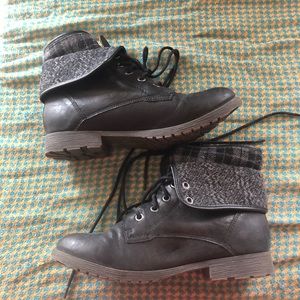 Black ankle boots with plaid detail
